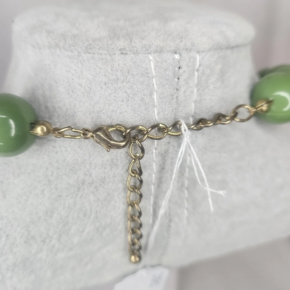 Vintage Mod 1970s Floral Pendant And Bold Green Round Beads GUC 18" - Picture 4 of 4